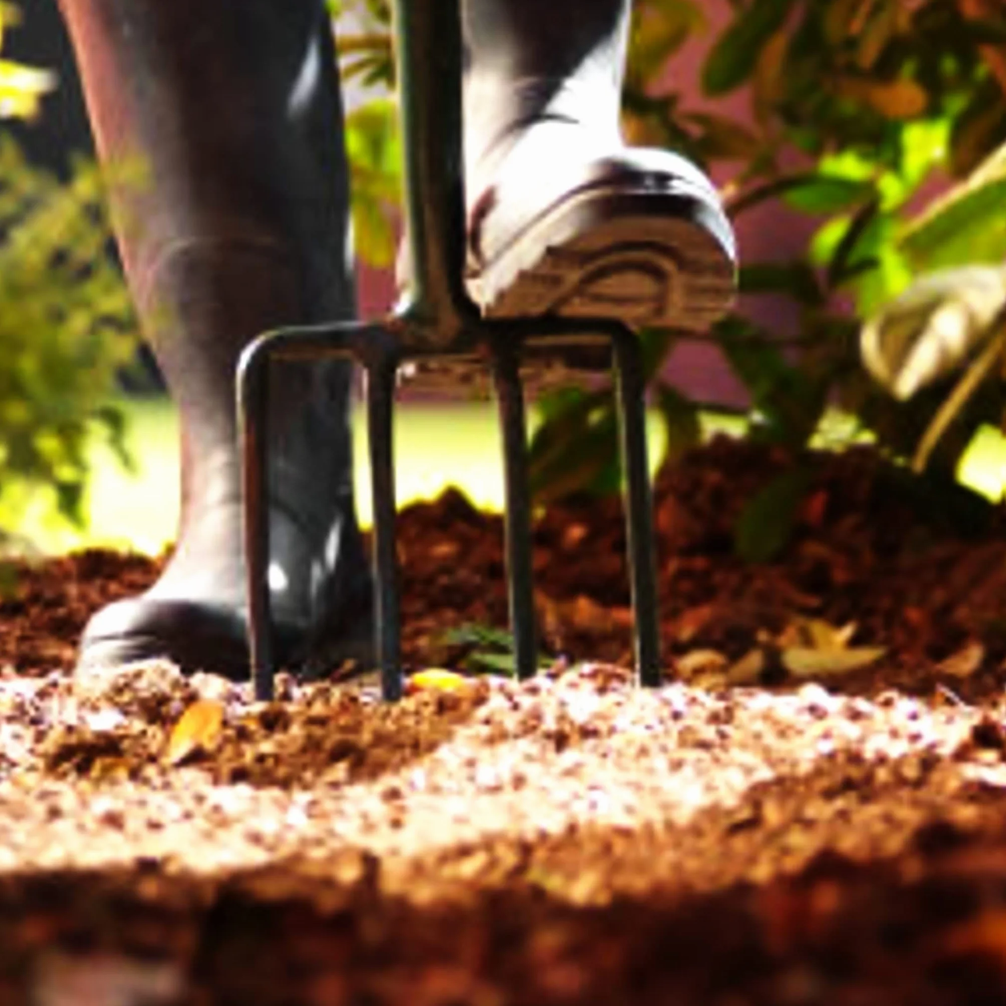 Bricoloco Horca jardin para huerto y agricultura metálica y pvc, 4 púas martilleadas. Para cavar, arar, remover paja, estiércol, maleza