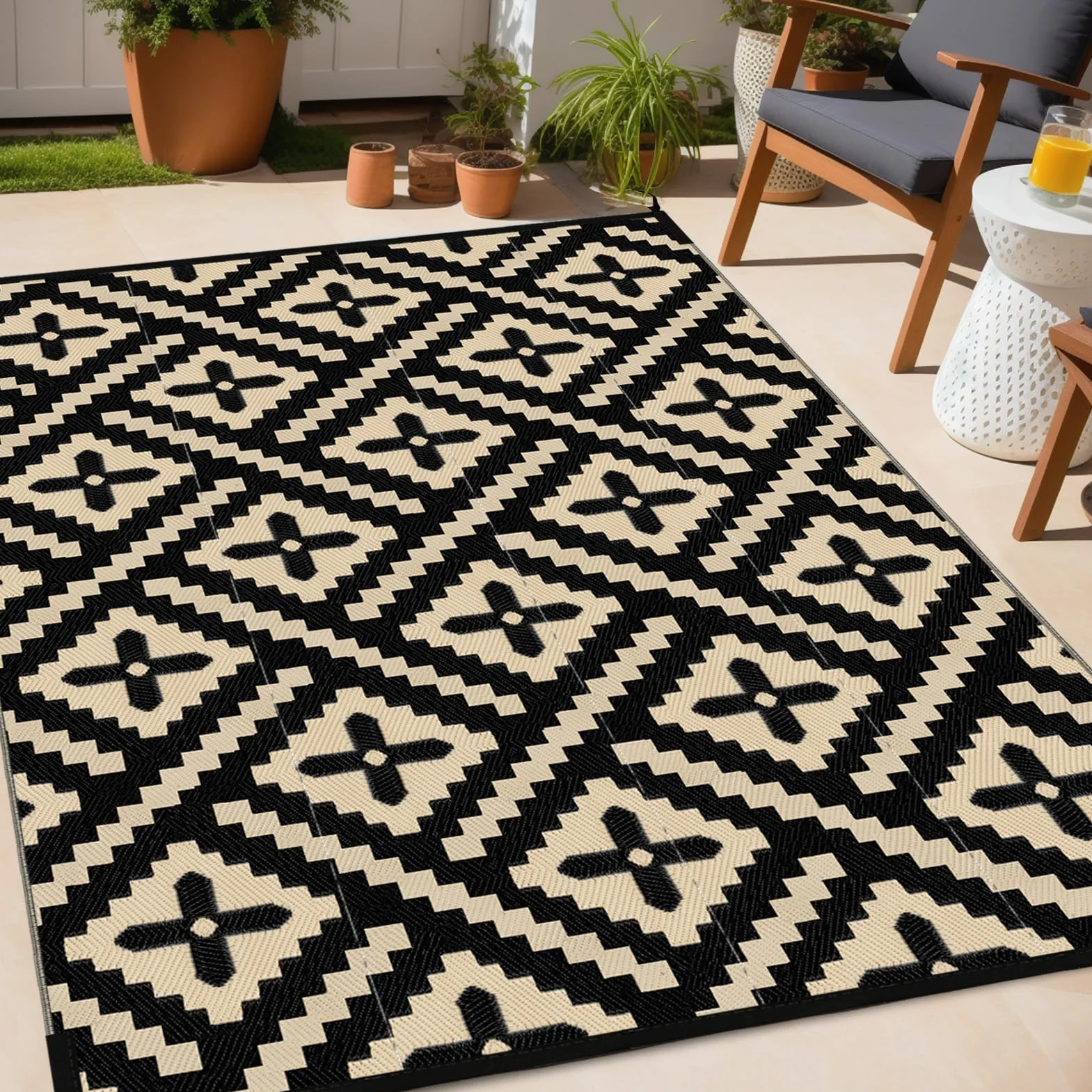 Alfombra de exterior geométrica de paja de plástico, protección UV, alfombra de terraza reversible, lavable, impermeable, para camping, jardín, para balcón, caravana, color negro y beige, 180