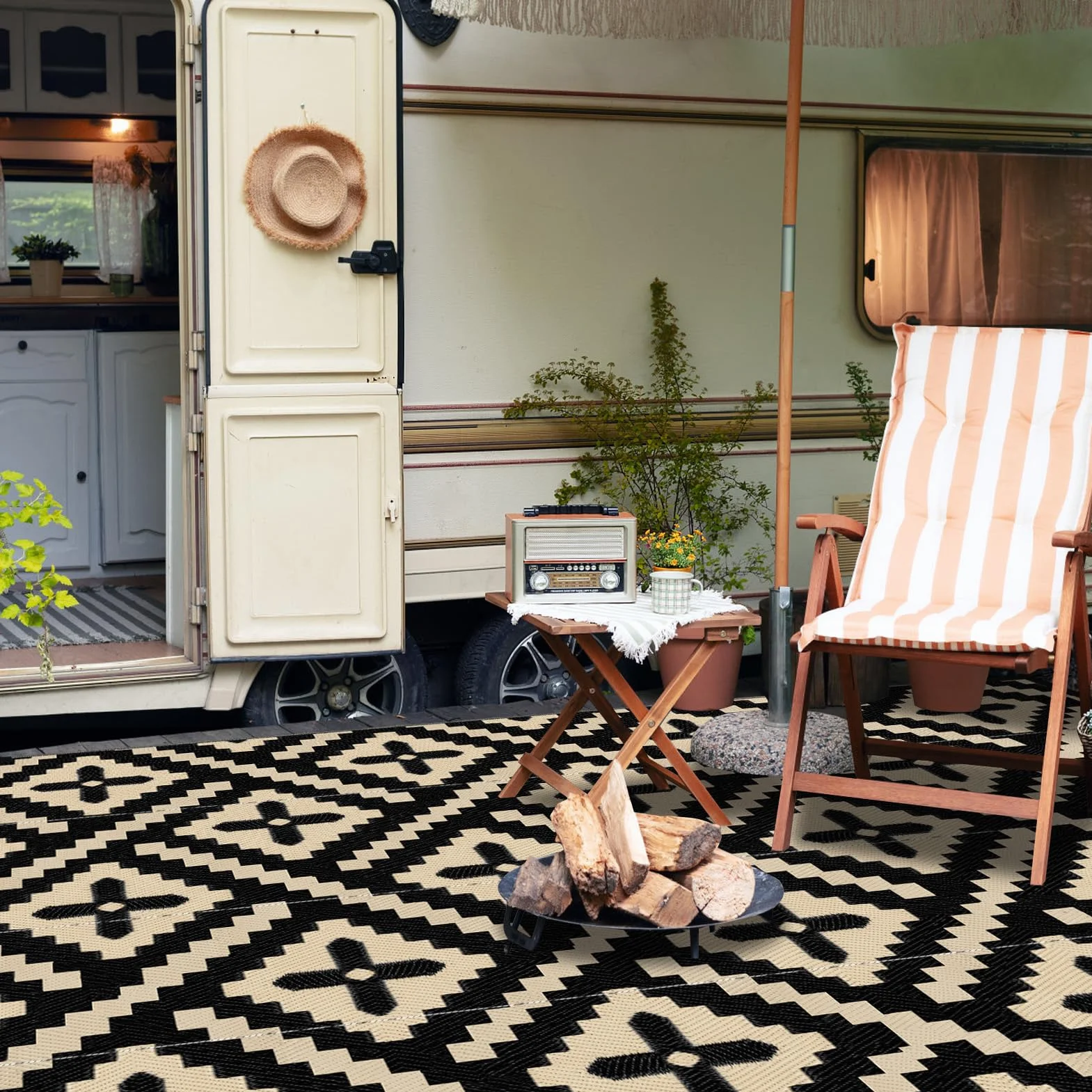 Alfombra de exterior geométrica de paja de plástico, protección UV, alfombra de terraza reversible, lavable, impermeable, para camping, jardín, para balcón, caravana, color negro y beige, 180