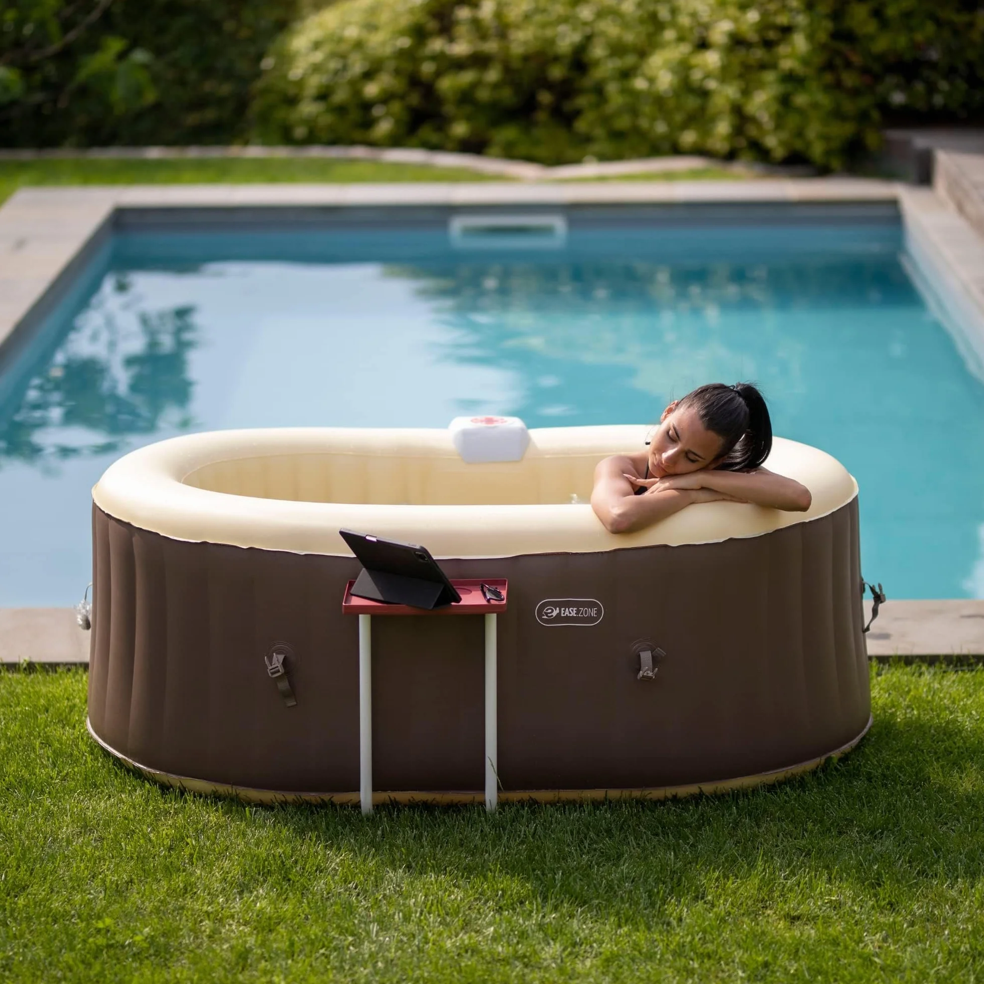 Ease.zone, Bañera de Hidromasaje Hinchable Ovalada, 190 x 120 x 65 cm (550 l/145 GAL) con Bomba integrada de 30 W