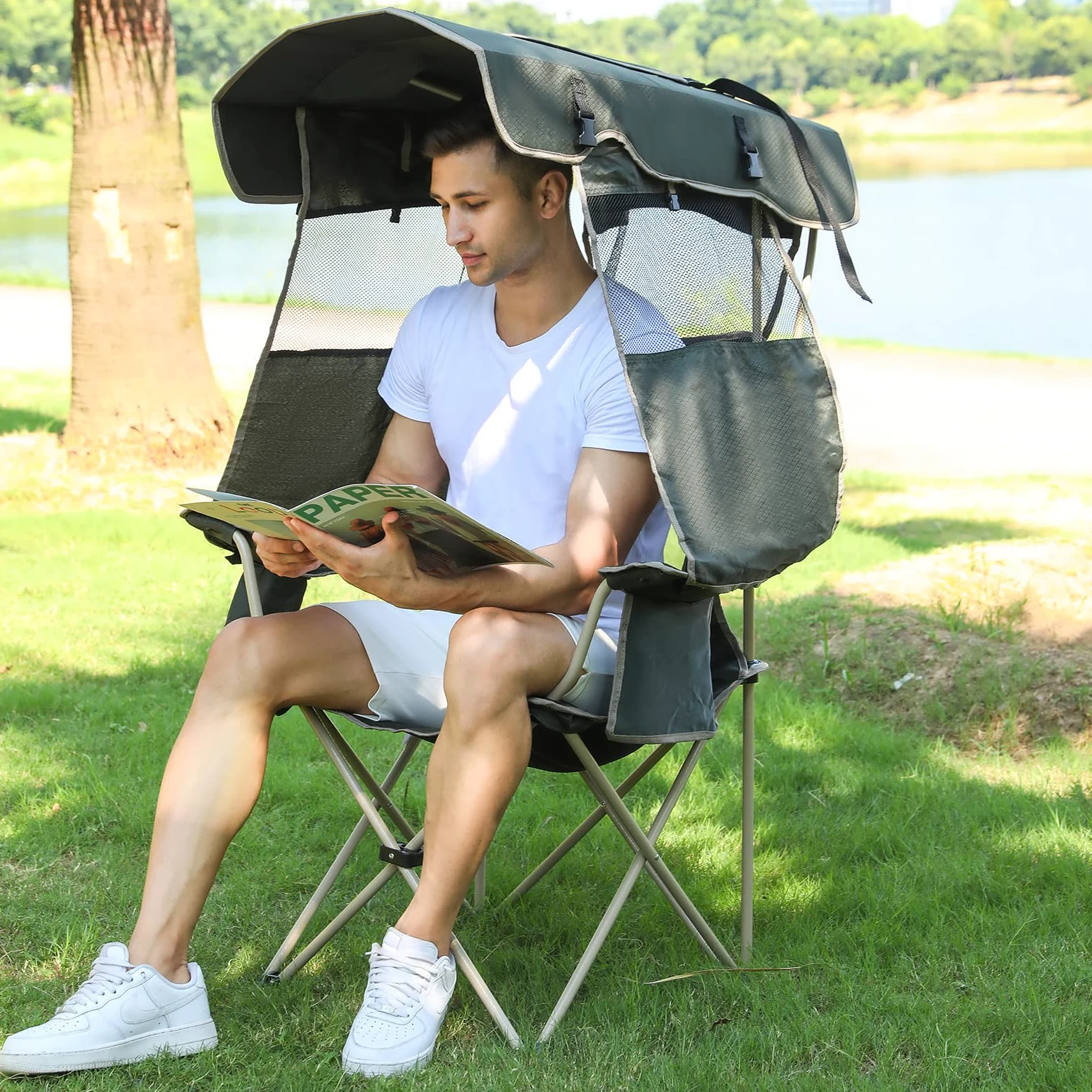 Silla de Camping con toldo de Sombra, Silla de Patio Plegable al Aire Libre, Incluye Parasol retráctil, portavasos y Bolsillos Laterales (Verde Militar)