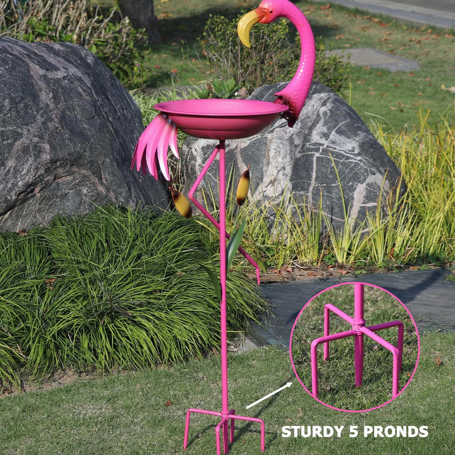 Baño para pájaros de flamenco, de 31 cm de profundidad x 114 cm de alto, baños de metal para pájaros para exteriores, comedero para pájaros con estaca de 5 puntas para decoración de jardín