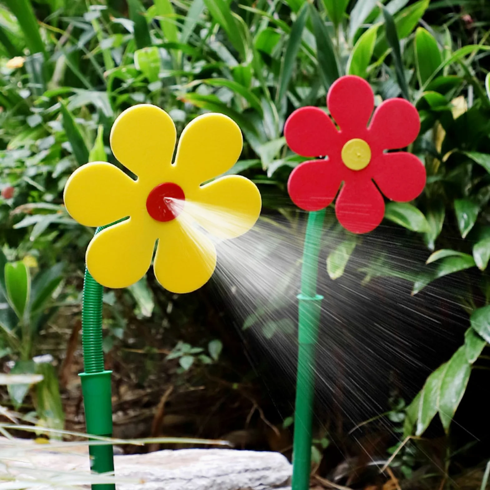 Crazy Daisy - Aspersor divertido de girasol para riego de césped, jardín, patio, rociadores de agua Crazy Dancing Daisy para perros, juego al aire libre, amarillo