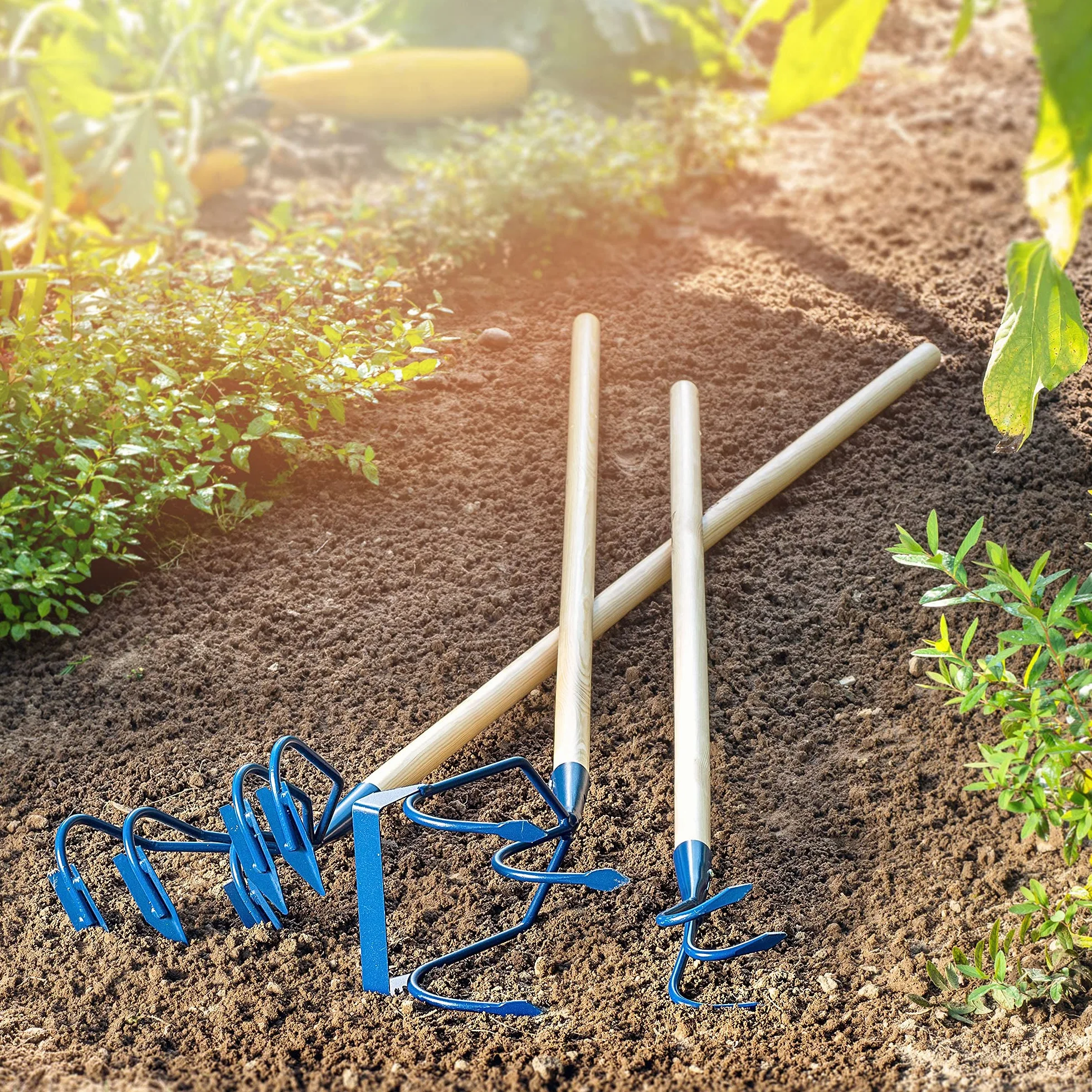 KADAX Cultivador manual de metal, cultivador con mango largo de madera, cultivador robusto, garra de jardín, azada de jardín para aflojar el suelo (con 5 dientes de bisagra)