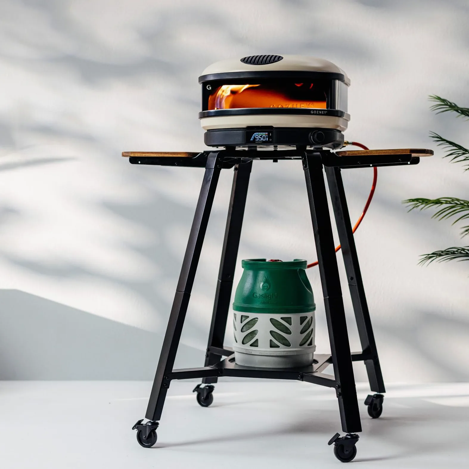 Gozney Arc & Arc XL - Soporte para horno de pizza, soporte para exteriores con ruedas de bloqueo, alas de madera ajustables para ingredientes y herramientas, ganchos para colgar utensilios de cocina